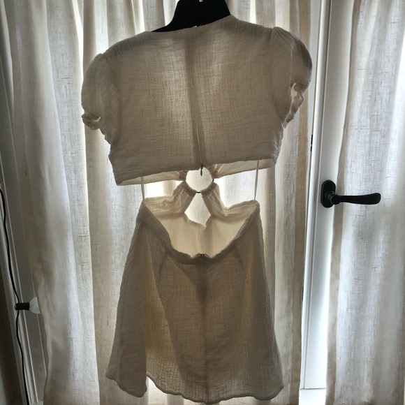 Adorable white cut out mini dress - Picture 3 of 4